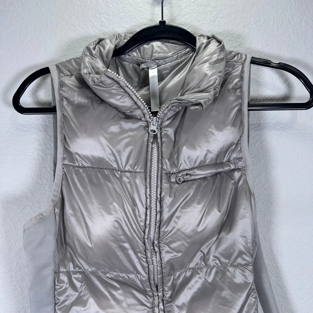 Fabletics Puffer Vest Lightweight Quilted Full Zip Sleeveless Layer size small - Picture 3 of 8